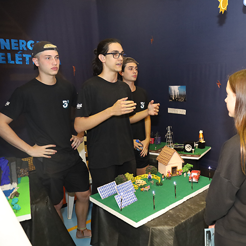 Alunos do Colégio Cristo Rei iniciam exposição de trabalhos sobre Ciência e Cidadania