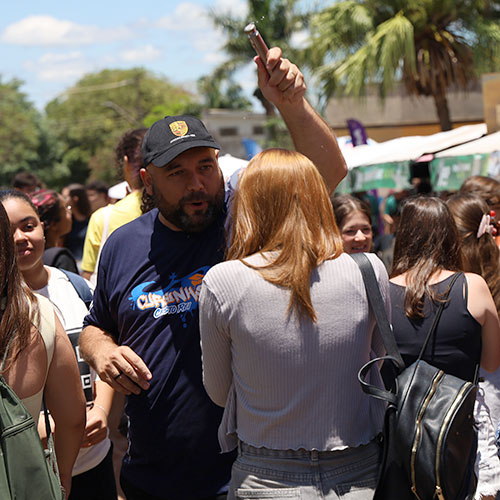 Equipe do Colégio Cristo Rei marca presença nos locais de prova e mantém tradição de apoio aos estudantes