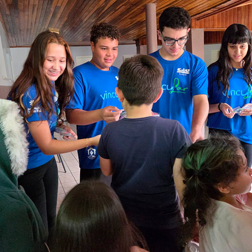 Em atividade da Juventude Cristo Rei, alunos vivem experiência de voluntariado no Centro Social Casa do Piá, em Ponta Grossa
