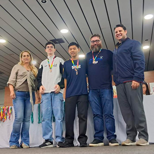 Alunos do Colégio Cristo Rei recebem premiação